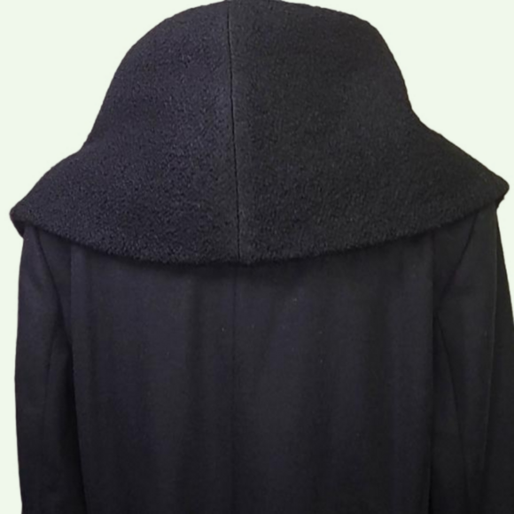 Calvin Klein women's black coat. Lined in black and silver satin. Size 12 - Picture 10 of 15